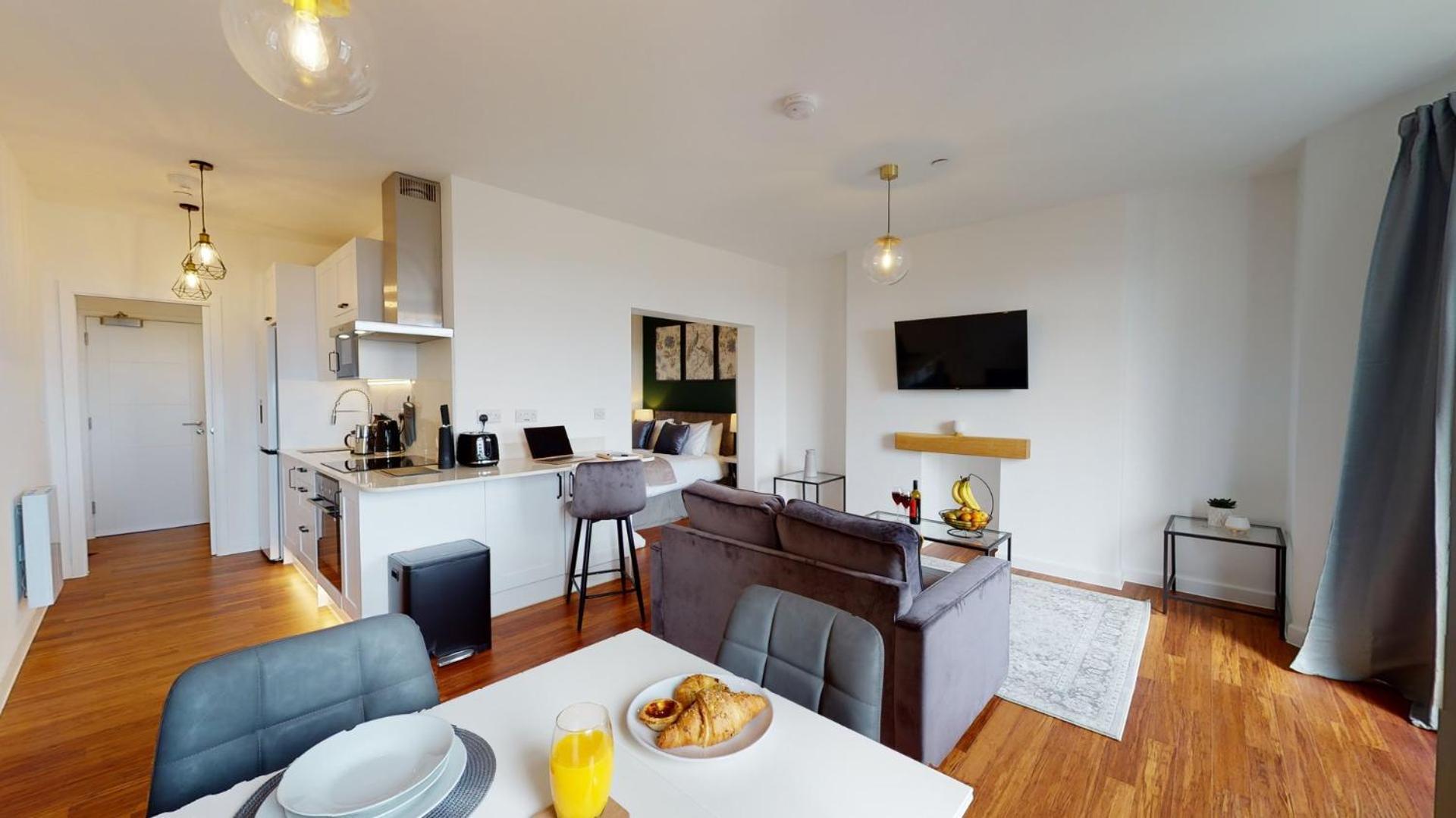Studio Apartment With 65" Smart Tv Newport  Extérieur photo